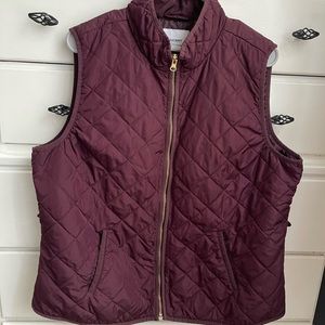 Old Navy Women’s Puffer Vest Maroon
